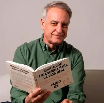 Pablo Gil con su libro Educación Financiera para la Vida Real base del curso de finanzas personales